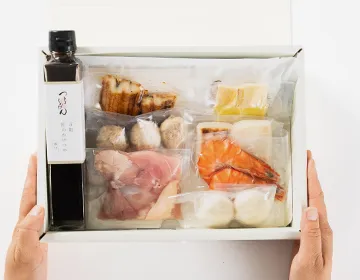 おうどんを持ったイメージ 2人前